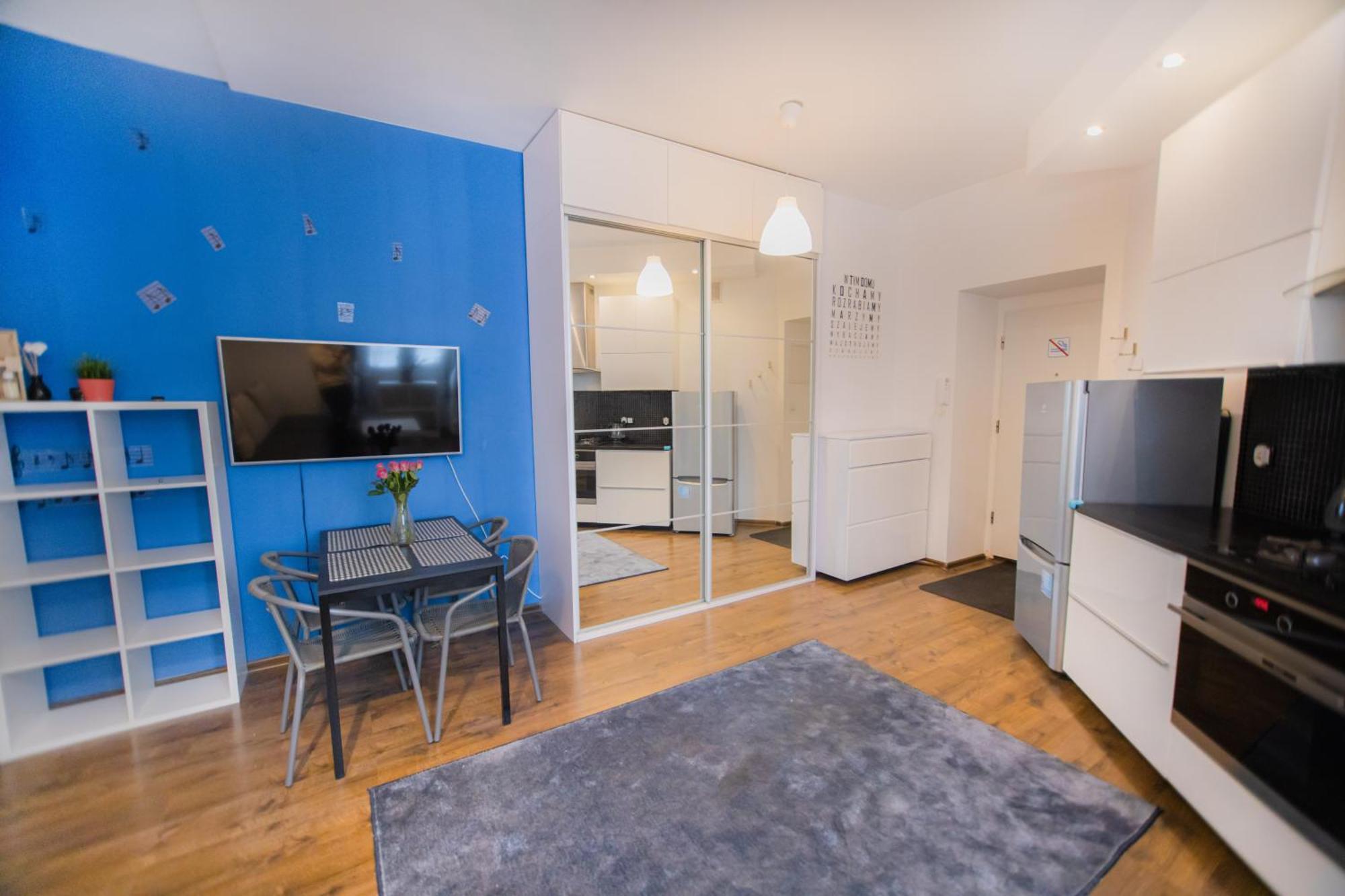 Poznanska Apartment. Great Location. Center Варшава