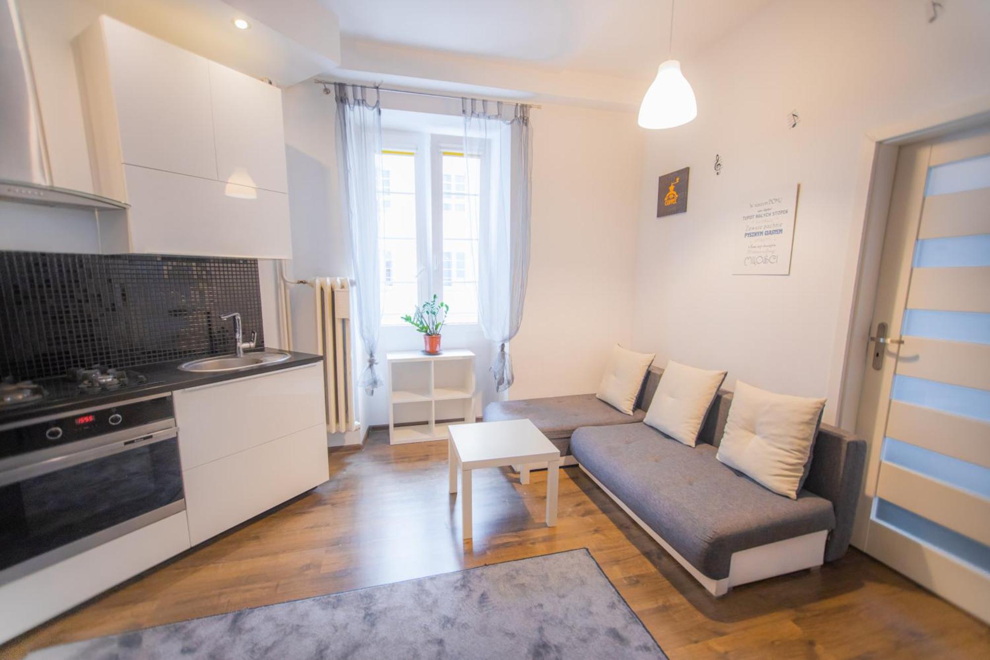 Poznanska Apartment. Great Location. Center * Варшава