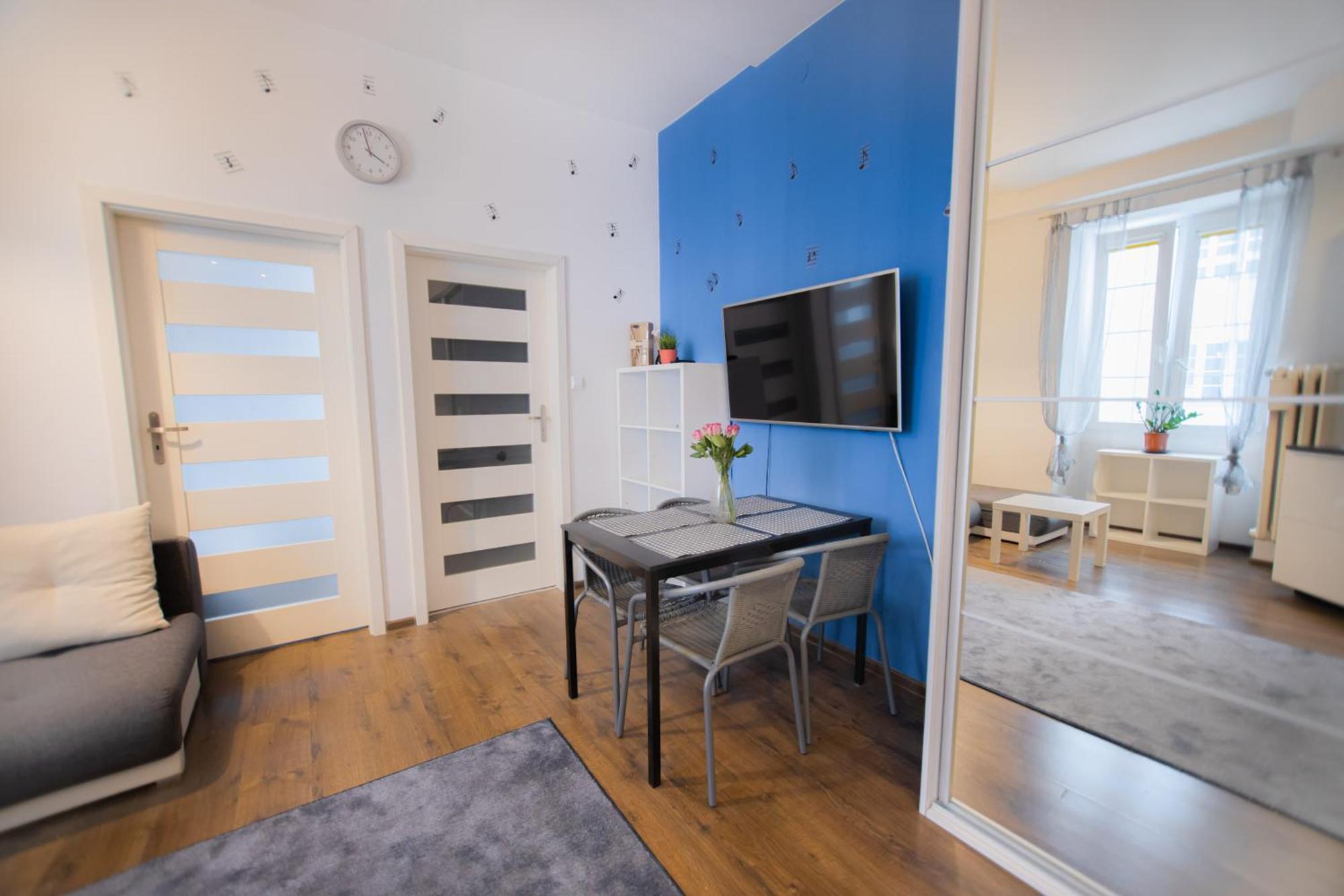 Poznanska Apartment. Great Location. Center Апартаменти