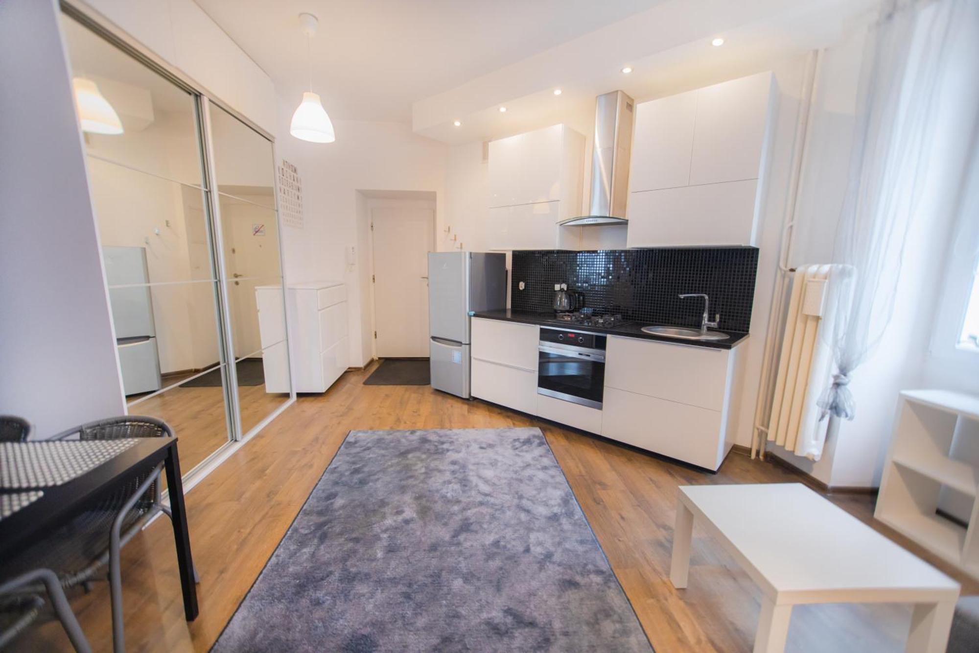 Poznanska Apartment. Great Location. Center Апартаменти Варшава