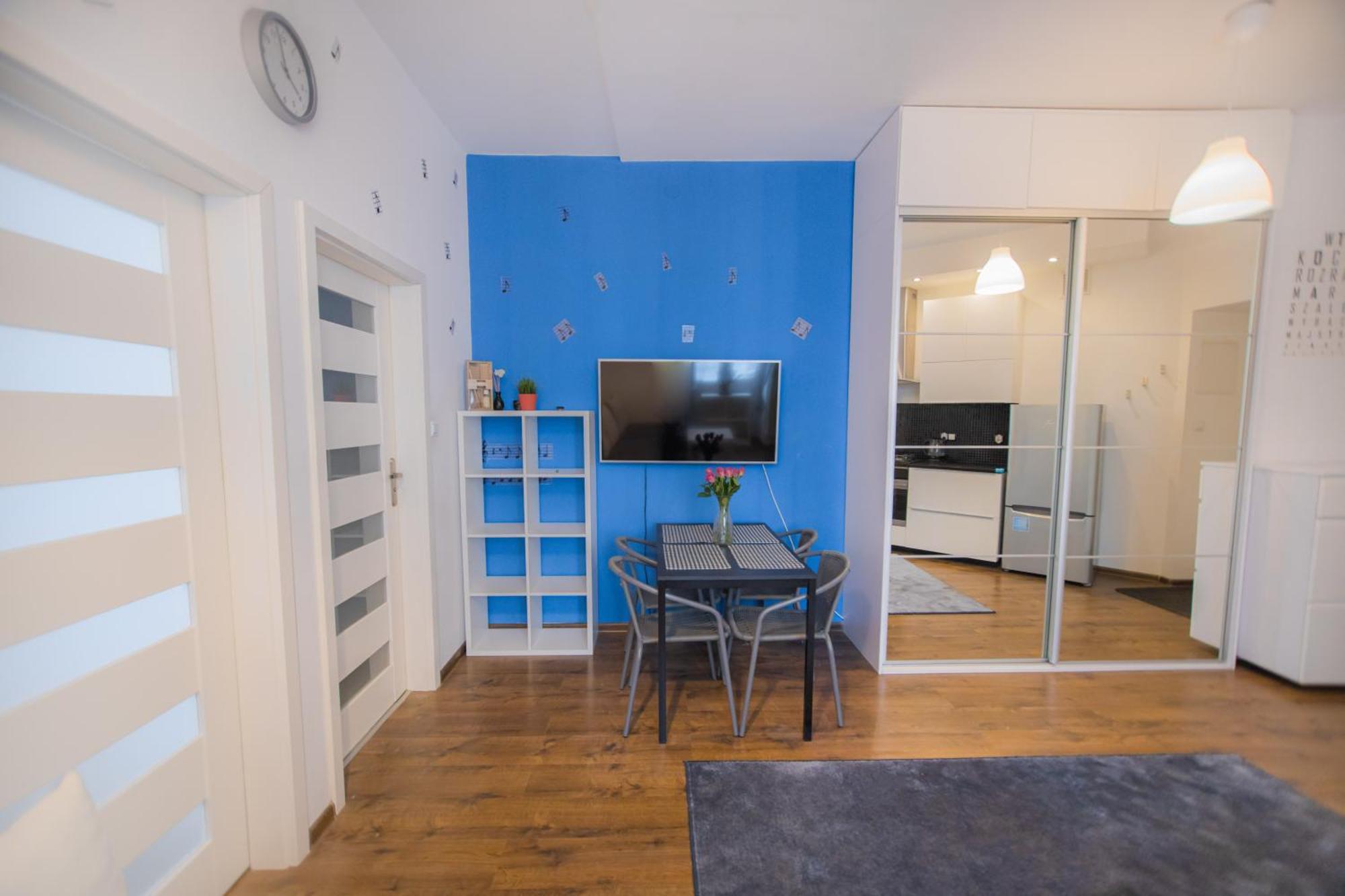 Poznanska Apartment. Great Location. Center Апартаменти